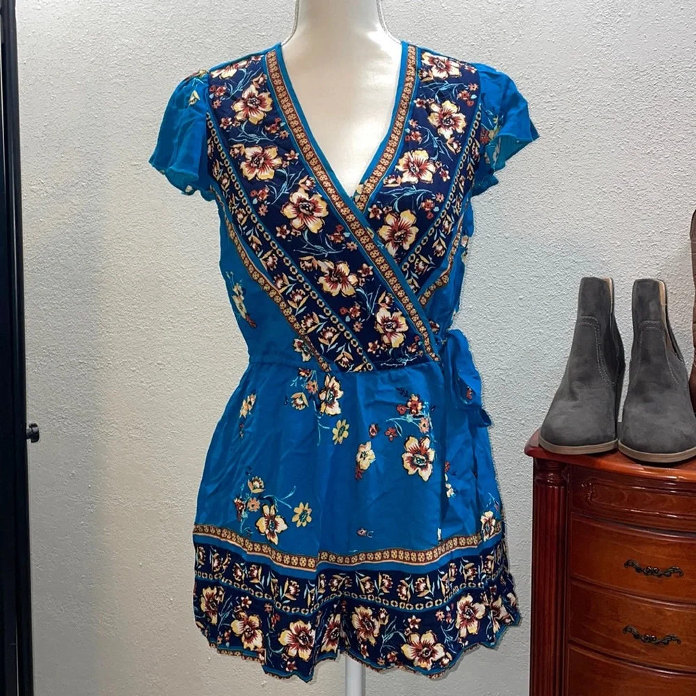 Faux Wrap romper with pockets! New without tags! Bohemian floral - Picture 1 of 6